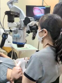 🦷大阪基礎スキルアップセミナー🦷
先日は、香川県、東京都、地元大阪の受講生が学びに来てくださいました☘️

事前zoom →ラインでの課題投稿を重ねた上でのリアルセミナーなので、すでに同じ志を持つ者同士です😊

課題はしんどいこともありますが、多くの歯科衛生士さんを見させて頂いた経験から、私にはわかっていることがあります。

それは仕事の時間さえなんとなくやりすごせば良いという考えの方に、人は魅力を感じないということです。

「自分のために」「患者さんのために」「医院のために」そのどれでも良いから何かを軸に少しずつでも前進している自分。

実は何もやっていない自分。

どちらなのかは、自分が一番わかっています。

輝きがある人。人が集まる人。誰かに応援してもらえる人。
それは間違いなく前者です🍀

今回も魅力ある皆様と同じ時間を過ごせて幸せでしたや
明日からマイクロを通じて日々前進しながらお仕事を楽しんでください😊

＃m d h#歯科衛生士＃マイクロスコープ歯科衛生士＃マイクロセミナー＃歯科衛生士出張セミナー＃マイクロスコープ出張セミナー＃マイクロスコープ＃歯科用顕微鏡#MDH＃歯科衛生士セミナー#SRPセミナー#超音波SRPセミナー#マイクロDHと繋がりたい＃マイクロDH仲間