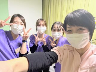 🦷千葉県での２日✖️2でトータルセミナー🦷
M DＨ出張セミナーを受けてくださった歯科医院の院長先生が、大野をおすすめしてくださり、千葉県での新たなご縁を頂きました😊
基礎コースからスタートし、基礎スキルアップコース、メンテナンスコースへと進まれ、本日はラスト超音波S R Pセミナーでした🍀

本当、みんなめちゃくちゃ頑張りました！
昨日も夜19時過ぎまで。そして今日も朝からスタート。

嫌な顔一つ見せることなく、「大野さんがマイクロの楽しさを教えてくださいました」「本当に時間があっという間でもっとやりたい！ってなります！」「的確なアドバイスで、できるまでずっと付き合ってくださって本当に楽しい4日間でした」
と伝えてくださった皆さま、、。

こんなこと言って頂いて、全力出さない訳ないです😭
と言ってもいつも全力ですっ💪笑

出来ない部位は
1️⃣頭位が違う
2️⃣ヘッドローテーションが違う
3️⃣ハンドピースの固定位置が悪いため、チップの側面が当たらない
4️⃣ミラーハンドルの位置に問題がある
5️⃣対象物に対するミラーの向け方が良くない
大きく言うとこの辺りに問題があり、その解決策が完成していることですぐにお伝えできることがM DＨの良さだと思います。

それでもね、、
すぐに何でも出来るほど人生甘くないですよねっ✨
これからも繋がっていくことになりました💕

ご縁が繋がっていくことは嬉しいことです😊

皆様、えがおでの受講をありがとうございました！
えがおは当たり前ではなく、わたしにとってギフトです🎁
これからも応援し続けさせて頂きます🎵

♯m d h♯歯科衛生士♯マイクロスコープ歯科衛生士♯マイクロセミナー♯歯科衛生士出張セミナー♯マイクロスコープ出張セミナー♯マイクロスコープ♯歯科用顕微鏡♯M DＨ♯歯科衛生士セミナー♯S R Pセミナー♯マイクロS R Pセミナー♯マイクロ超音波S R Pセミナー♯マイクロ歯科衛生士仲間と繋がりたい